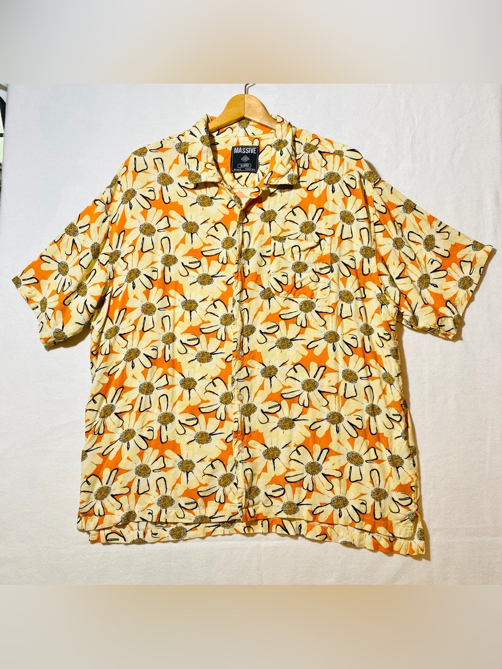 MASSIVE Daisy Shirt Mens Sz XL Multi Floral Button Up SS Hawaiian Tropical Beach